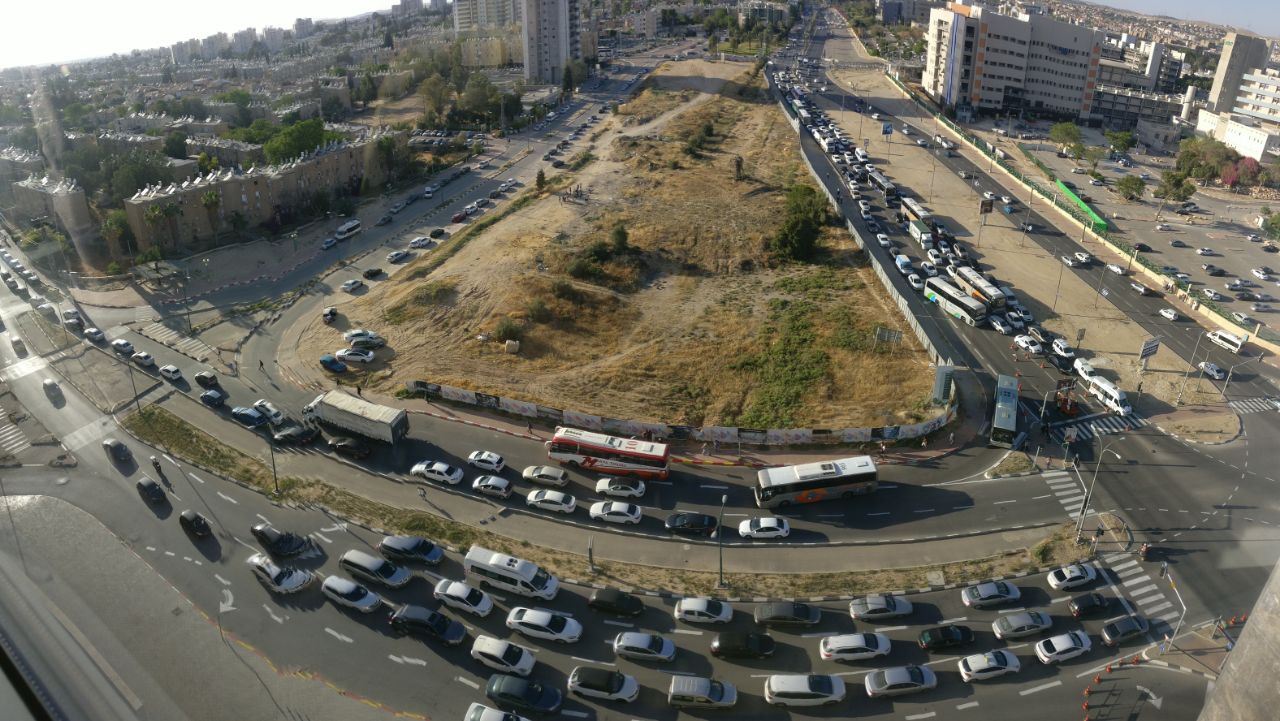 נרשמו עומסי תנועה ברחבי העיר (צילום: דניאל אלגרסי)